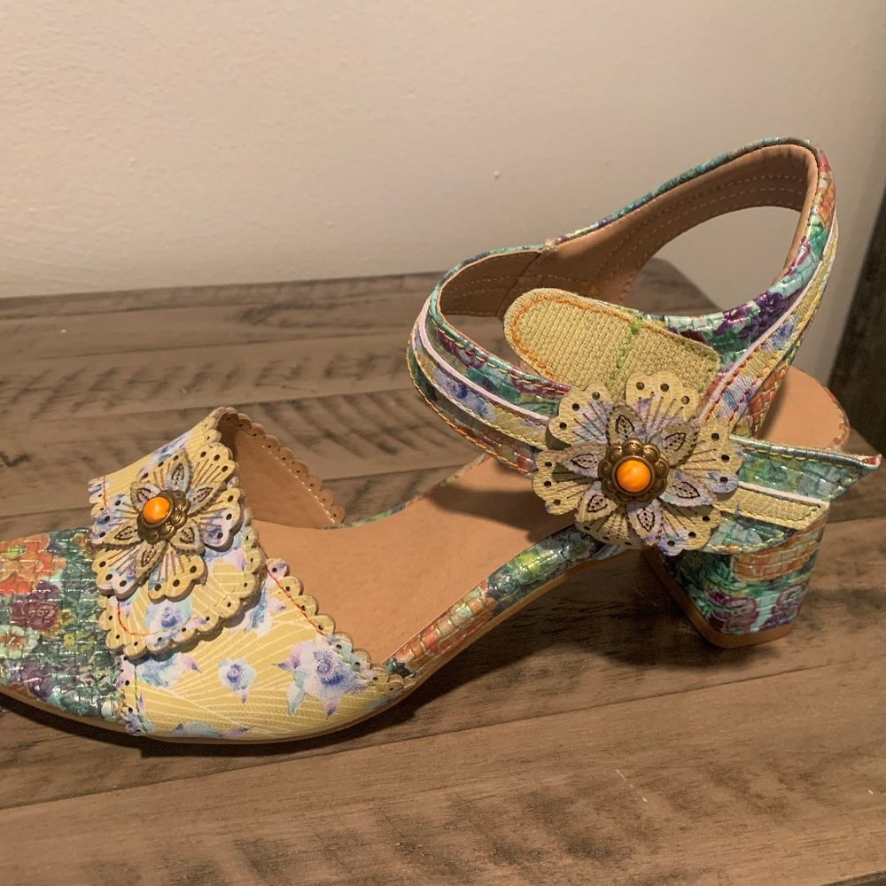 L'Artiste sandals *New*